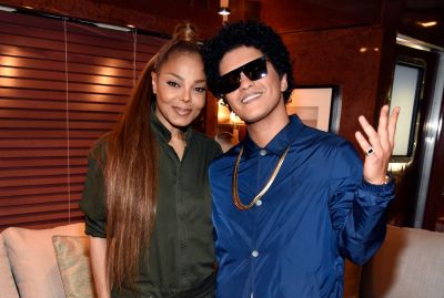 Janet-BrunoMars-2018BBMAs.jpg