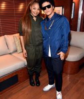 Janet-BrunoMars-2018BBMAs_2.jpg