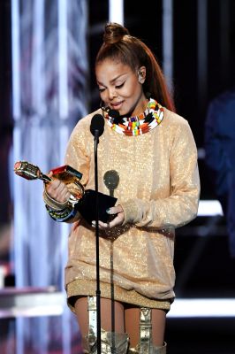 jj_2018BBMAS_BillboardAwards_HQ_JanetJackson_IconAward_2.jpg