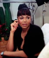jj_BET_malibuhomeinterview_281029.jpg