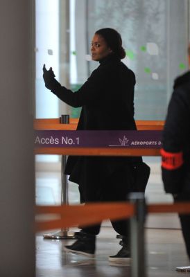 jj_PaparazziAirportFrance2014_2.jpg