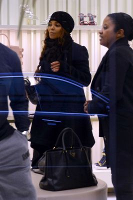 jj_ShoppingGiuseppeZanottiMilan_7.jpg