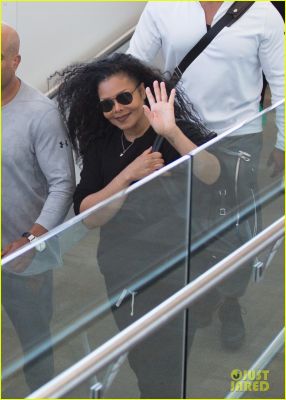 janet-jackson-jets-to-australia-05.jpg