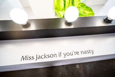 beverlyhills_juliensauctions_official_281029.jpg