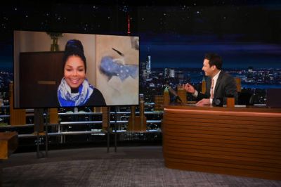 jj_fallontonight_jan22_28229.jpg