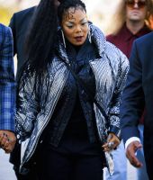 jj_arrivingLVShow_PFW_28429.jpg