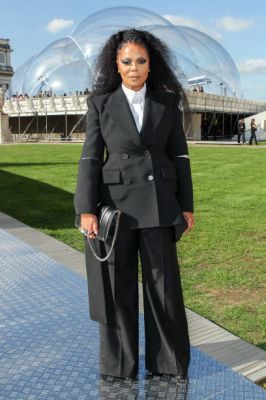jj_McQueenShowLondon2022_28229.jpg