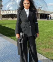 jj_McQueenShowLondon2022_28229.jpg