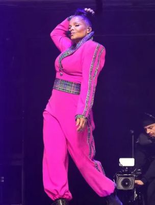 jj_TogetherAgainTour_Night1FL_2023_281a29.jpg