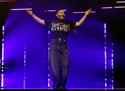 jj_TogetherAgainTour_Night1FL_2023_282629.jpg