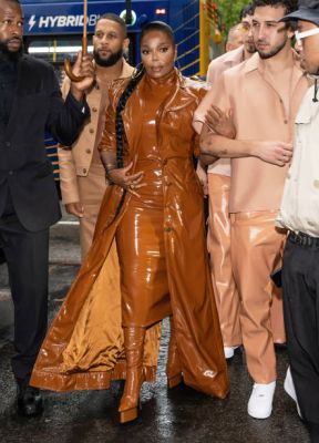 jj_NYFW_Arrivals_Siriano_23_281129.jpg