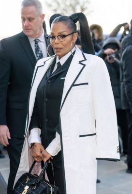 jj_Thom_Browne_NYFW24_Arrivals_28429.jpg