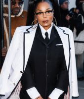 jj_Thom_Browne_NYFW24_Arrivals_281529.jpg