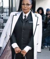 jj_Thom_Browne_NYFW24_Arrivals_28729.jpg