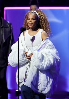 JJ_AMAs_AwardShow00005_copy.jpg
