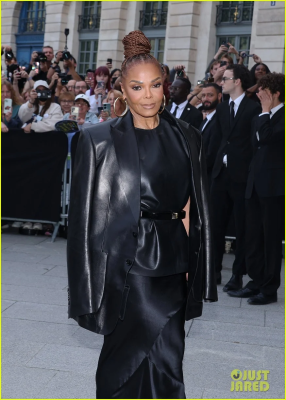 jj_JanetTomFord_PFW2500024.jpg