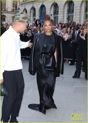 jj_JanetTomFord_PFW2500027.jpg