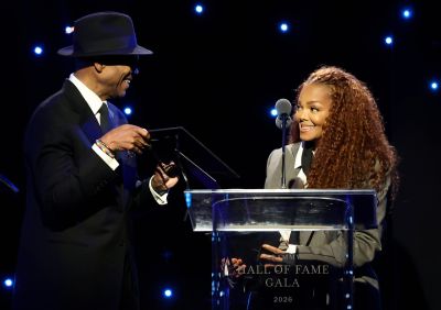 jj_GrammyHallFame_Award_00004.jpg
