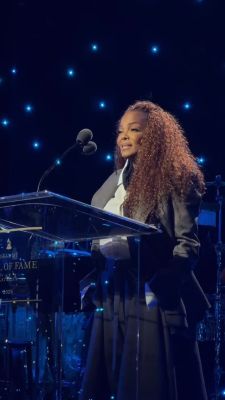 jj_GrammyHallFame_Award_00005.jpg