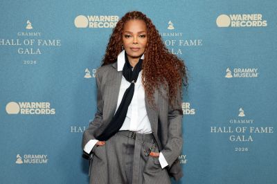 jj_GrammyHallFame_Carpet_00001.jpg