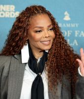 jj_GrammyHallFame_Carpet_00005.jpg