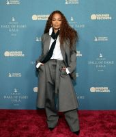 jj_GrammyHallFame_Carpet_00008.jpg
