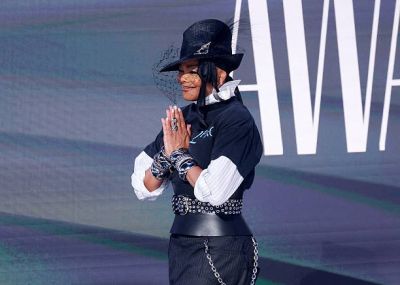 Click to view full size image
==============
jj_BET26_Ceremony00001.jpg jj_BET26_Ceremony00001.jpg