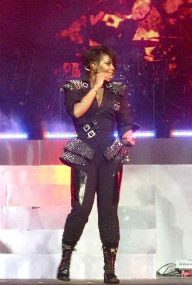 jj_nonestour_manilla13.jpg