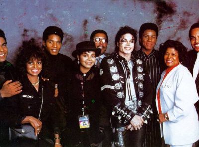 1989_BackstageAtMichaelJacksonsBADTour3.jpg