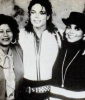 1989_BackstageAtMichaelJacksonsBADTour2.jpg