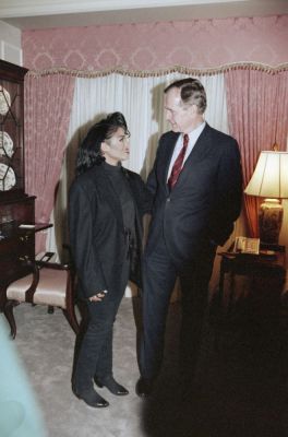 1990__-_Janet_Jackson___President_Bush_at_the_Ritz_Carlton2C_Detroit2.jpg