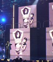 2001_MTVicon_Show_012.jpg
