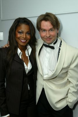Janet_Jackson_theHollywoodBowlOpeningNight_2002_4.jpg