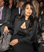 2009_MilanFashionWeek_VERSACE-06.jpg