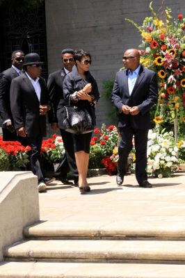 2010_MJDeathAnniversary_01.jpg