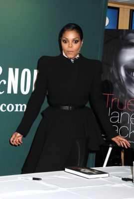 2011_TrueYou_BarnesNoble_021.jpg