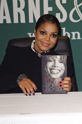 2011_TrueYou_BarnesNoble_038.jpg